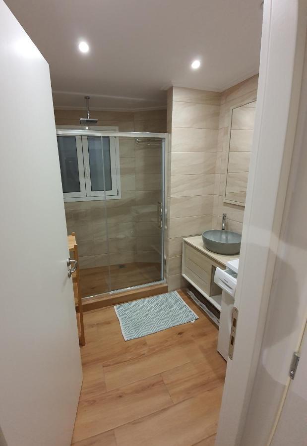 Seaview Apartment In Theheart Of Loutraki Kültér fotó