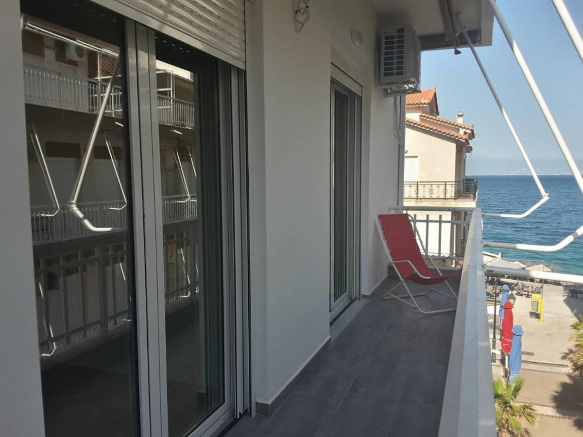 Seaview Apartment In Theheart Of Loutraki Kültér fotó